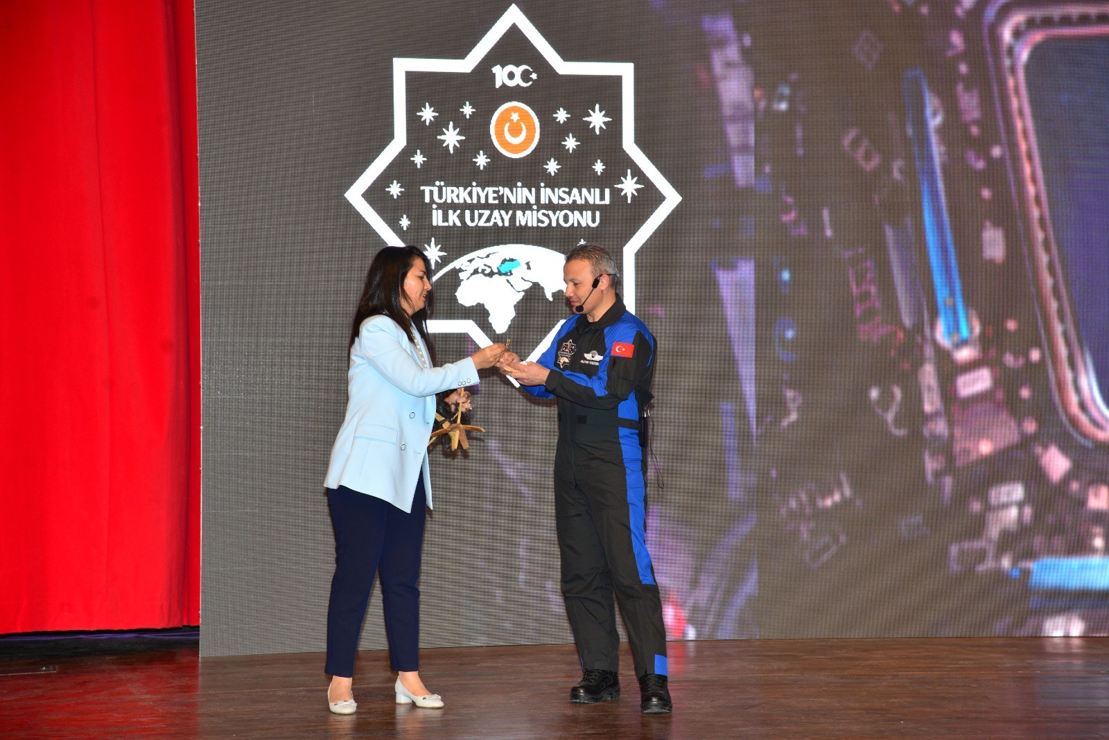 Uzaya Mersin Üniversitesi İmzası: Ülkemizin İlk Astronotu Alper Gezeravcı, Uzaya Götürdüğü Yörük Kültürüne Ait Nesneleri İlk Kez Üniversitemizde Açıkladı